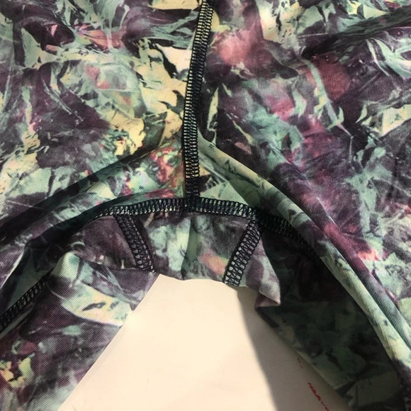 ! Lululemon Run: Inspire Crop II Full-On Luxtreme - Picture 5 of 5